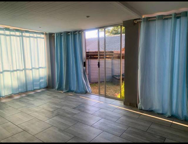 2 BEDROOM PROPERTY TO RENT IN GLEN MARAIS